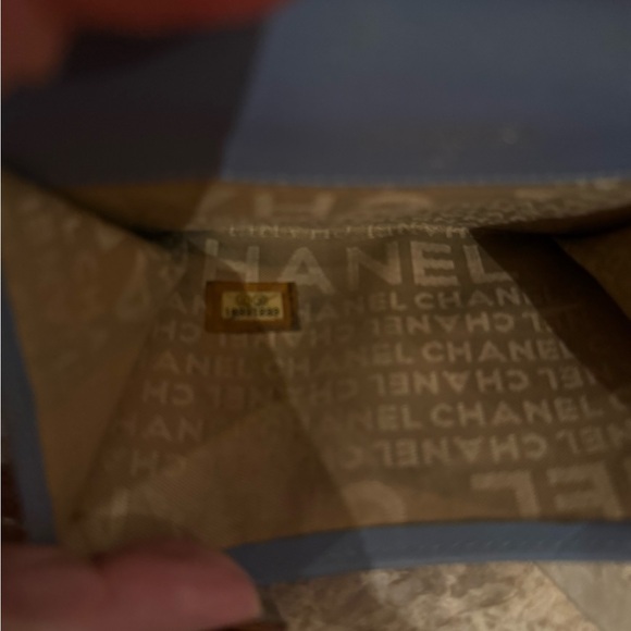 Chanel Matelasse bifold wallet in dusty blue leather - Picture 9 of 14